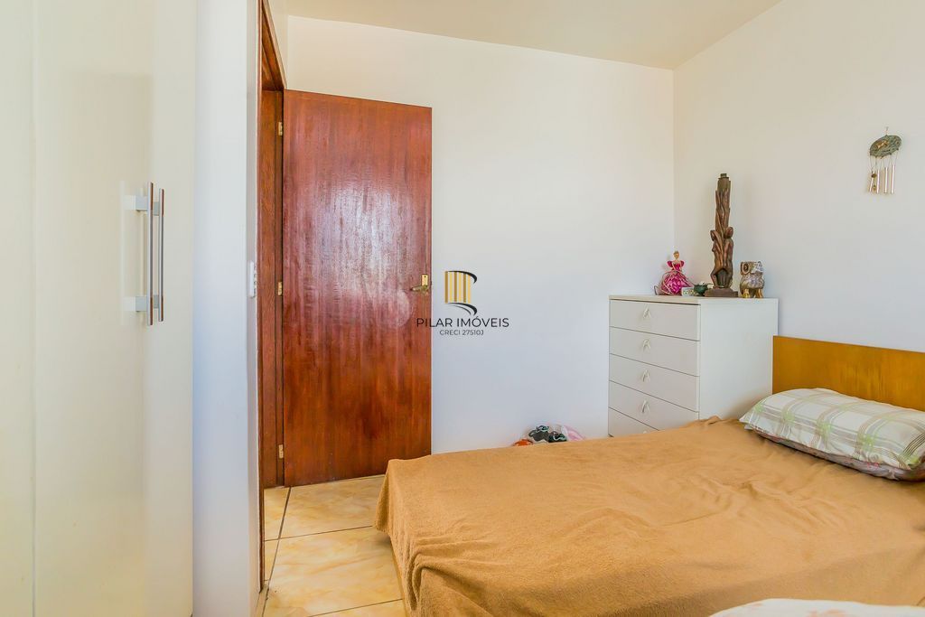 Casa de 6 dormitórios à venda No Bairro Jardim do Salso - Porto Alegre
