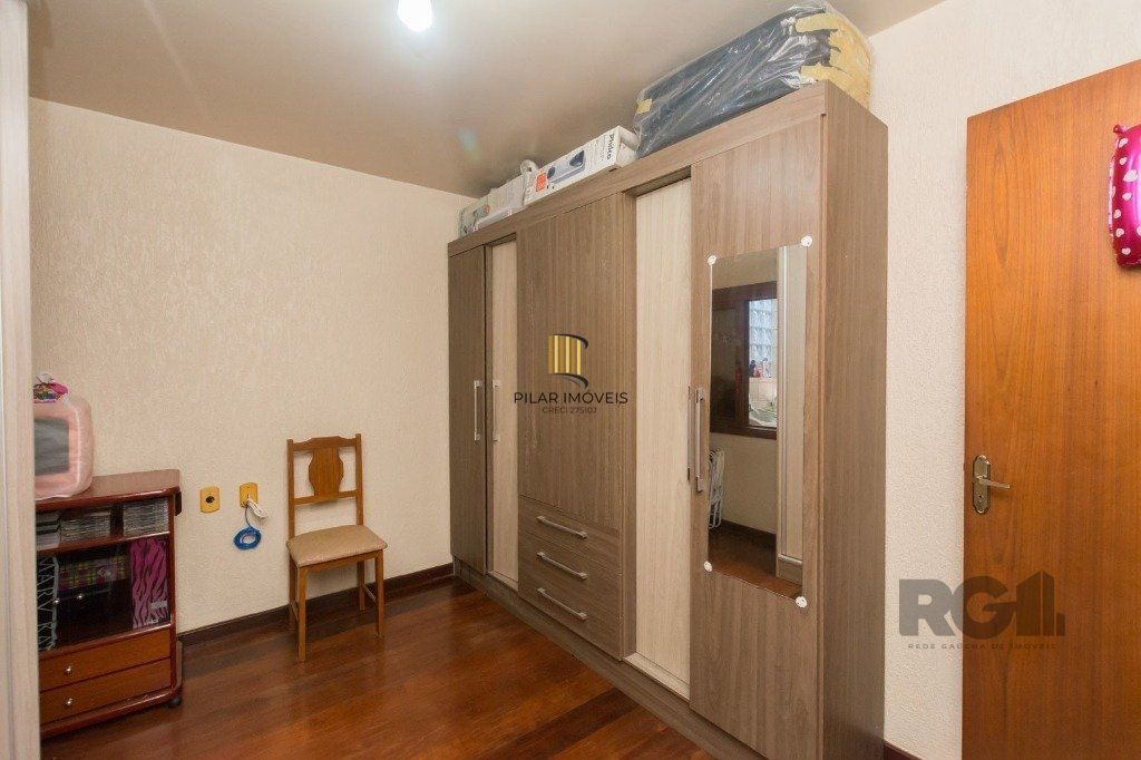 Casa de 4 quartos com 265m², no bairro Cavalhada