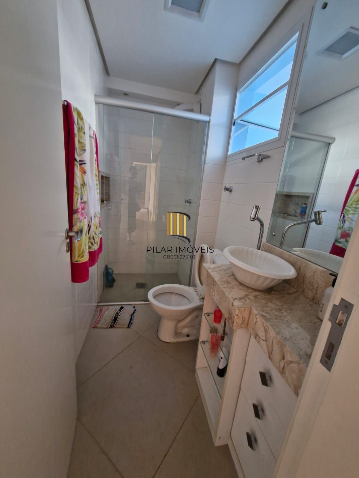 Ampla cobertura com 123m², 2 dormitórios, 1 vaga coberta por convenção.