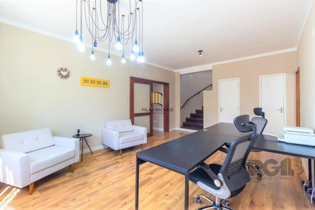 Casa de 380m², bairro Guarujá