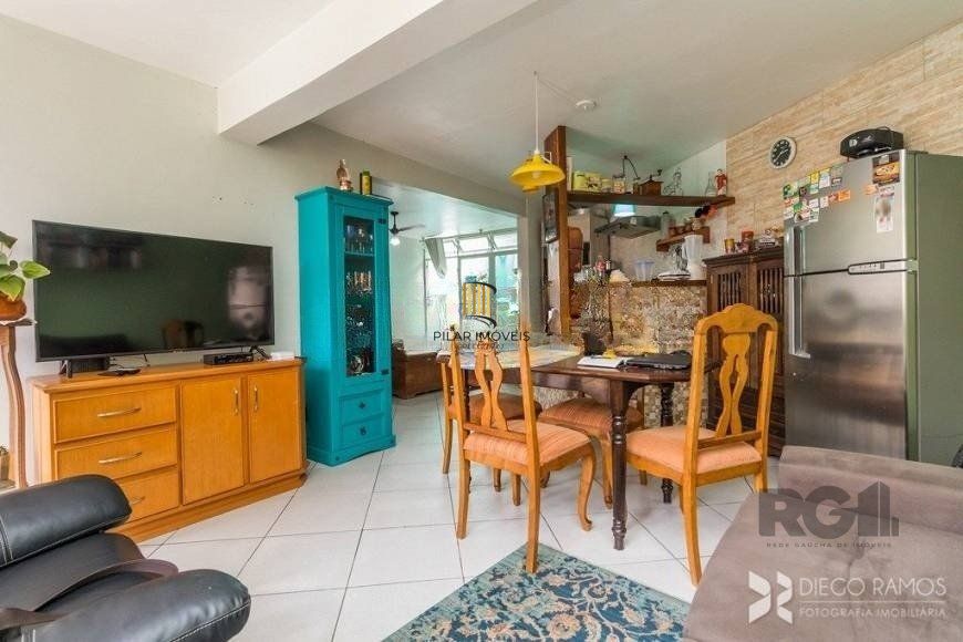 CASA PRÓXIMA AO PONTAL, com 5 vagas, 3 dormitórios!