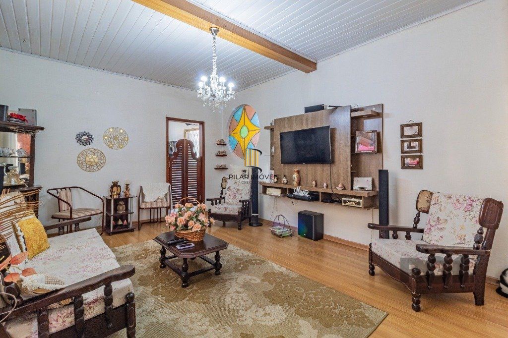 Casa de 3 dormitórios no bairro Santa Maria Goretti