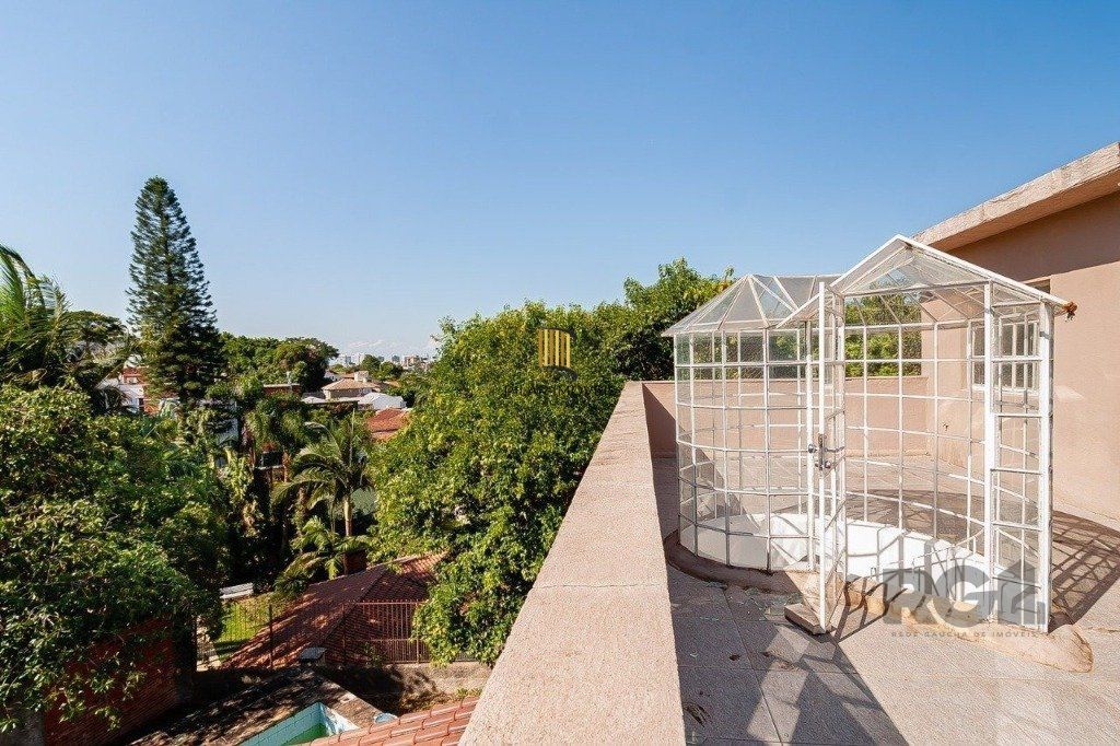 Casa de 4 dormitórios no bairro Três Figueiras