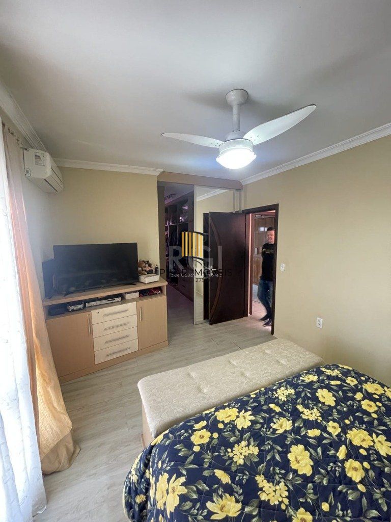 Casa para Venda - 240m², 4 dormitórios, sendo 2 suites, 3 vagas - Centro