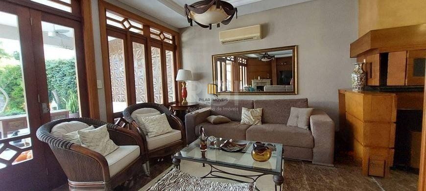 Excelente casa de  386m² com 04 dormitórios sendo 03 suítes.