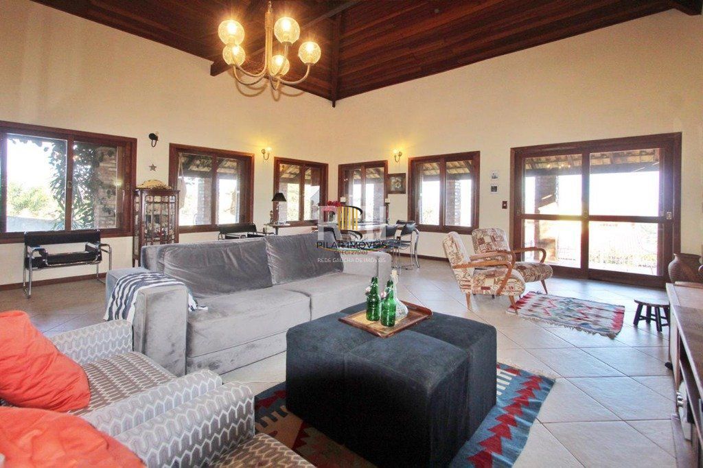 Casa para Venda - 269.06m², 4 dormitórios, sendo 2 suites, 5 vagas - Teresópolis