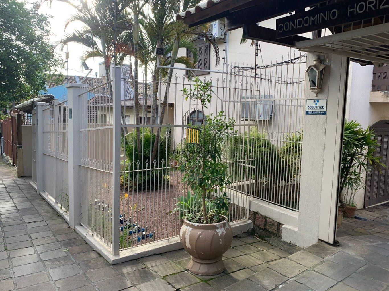 Casa em Condomínio de 3 dormitórios à venda em Tristeza, Porto Alegre.