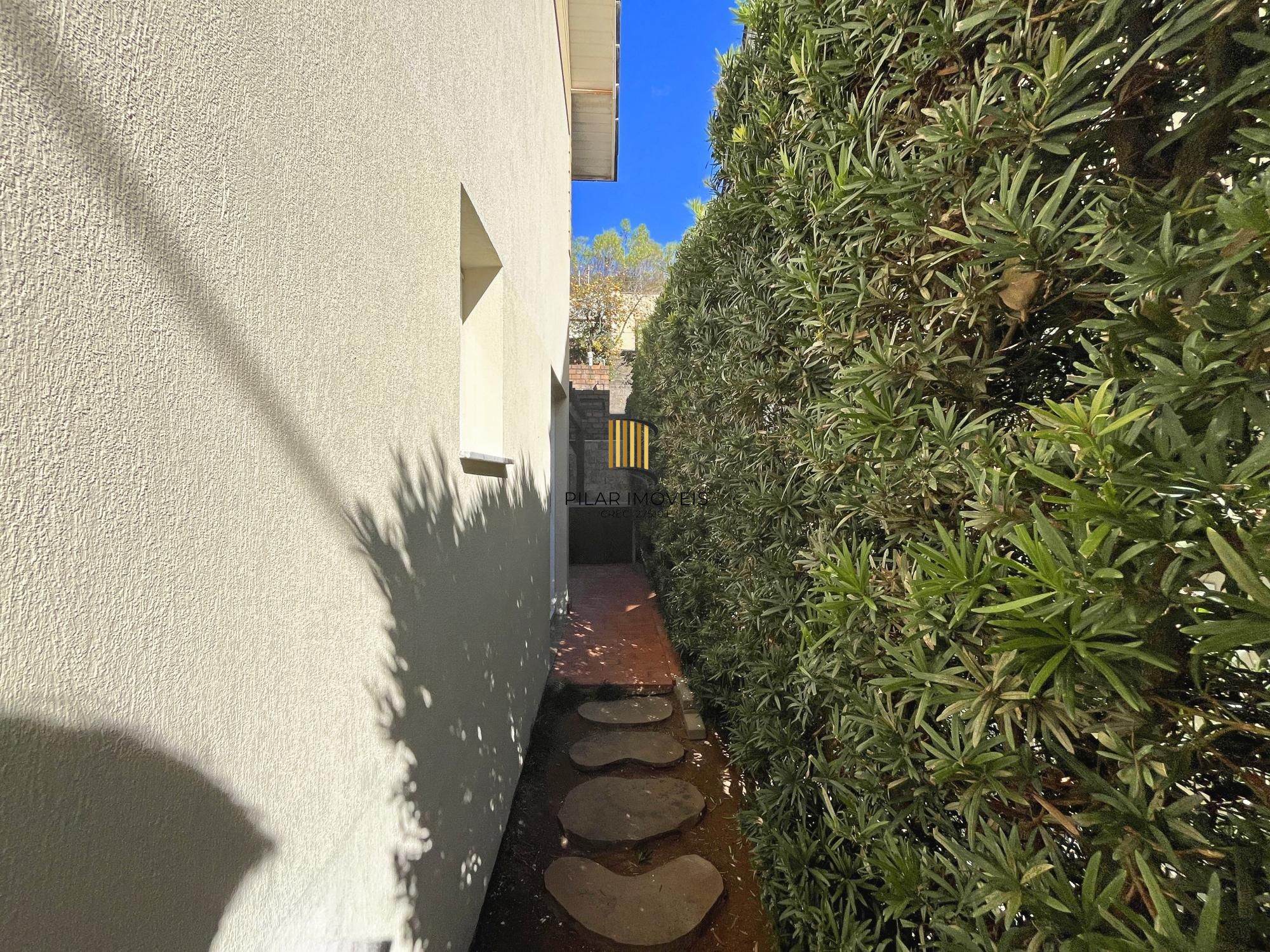 Casa de Condomínio 4 dormitórios no bairro Teresópolis