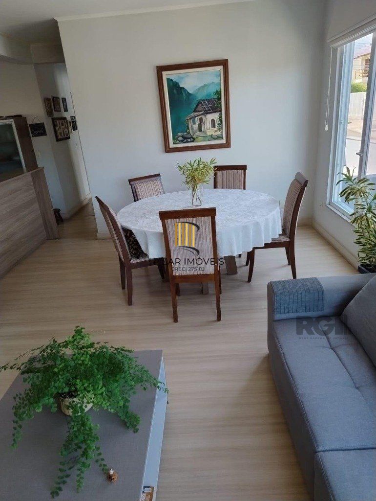 Casa de 3 dormitórios no bairro Mário Quintana