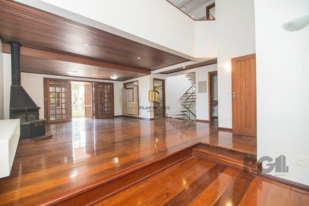 Casa para Venda - 443m², 3 dormitórios, 4 vagas - Alto Petrópolis