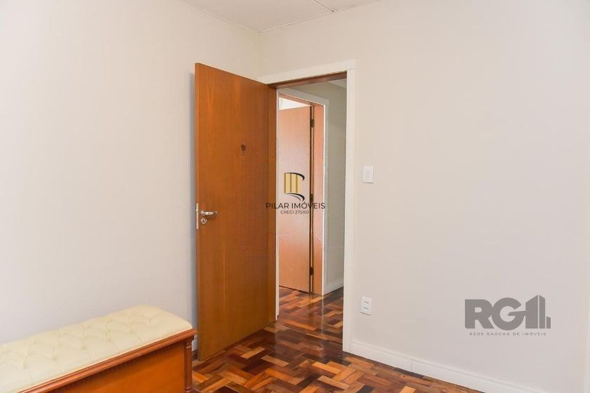 Casa de 197m² - 5 dormitórios, 3 vagas no bairro Rubem Berta