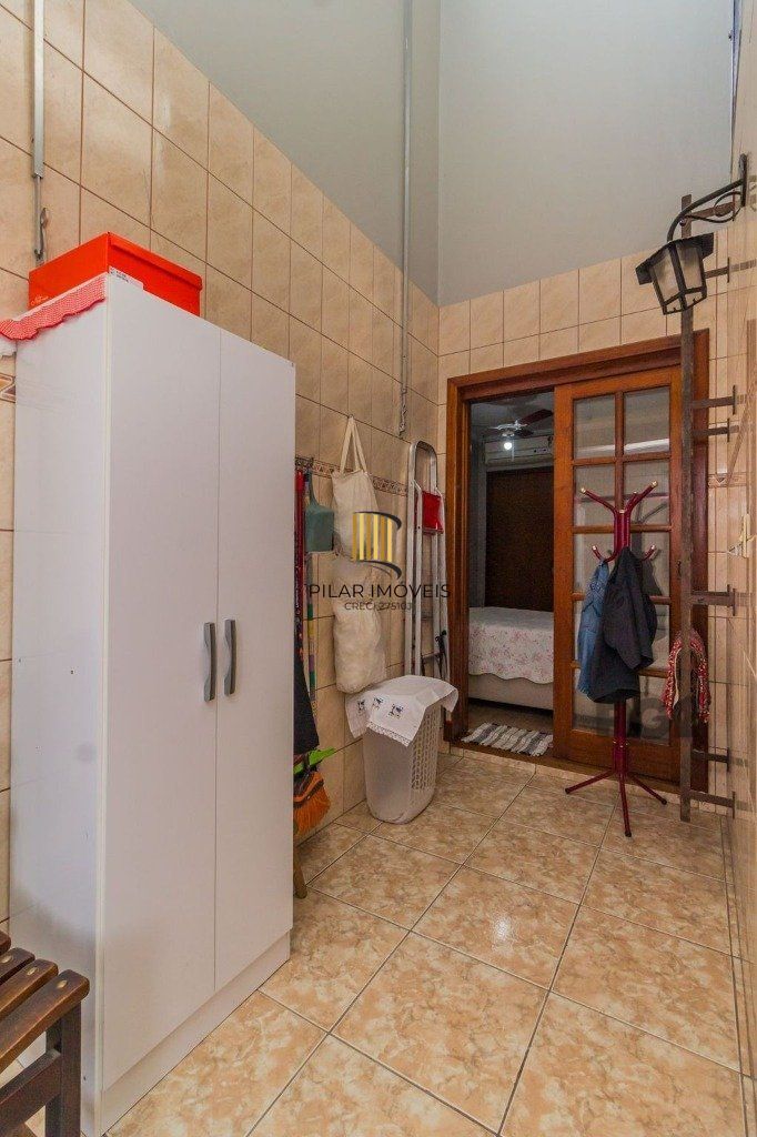 Casa de 4 dormitórios no bairro Sarandi