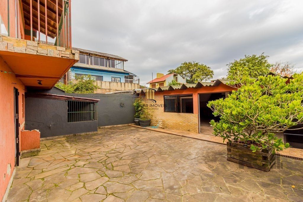 Casa de 4 dormitórios no bairro Espírito Santo