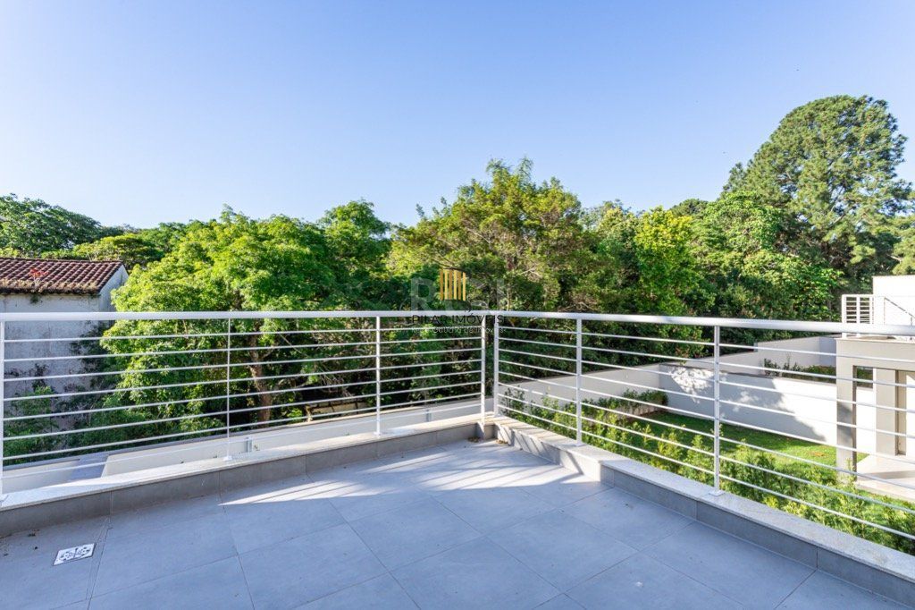 Casa Condominio para Venda - 450m², 3 dormitórios, sendo 3 suites, 3 vagas - Pedra Redonda