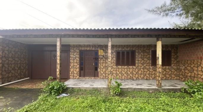 2 casas no pátio em Magistério