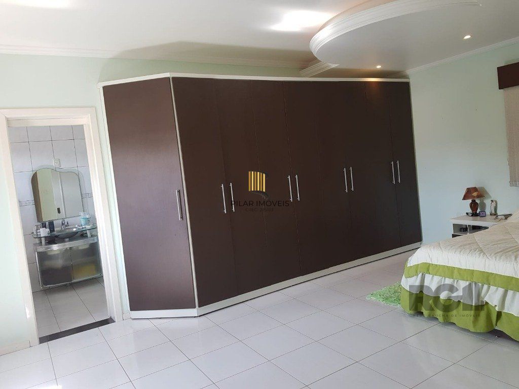 Casa 4 dormitórios no bairro Centenário