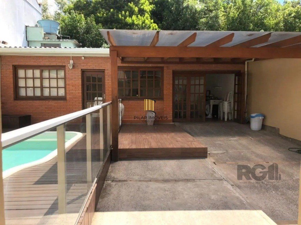 Casa com 3 dormitórios no bairro Rubem Berta