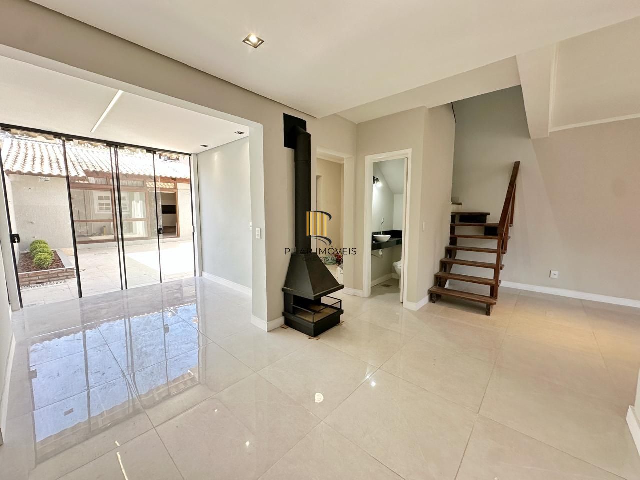 Casa 3 dormitórios no bairro Hípica