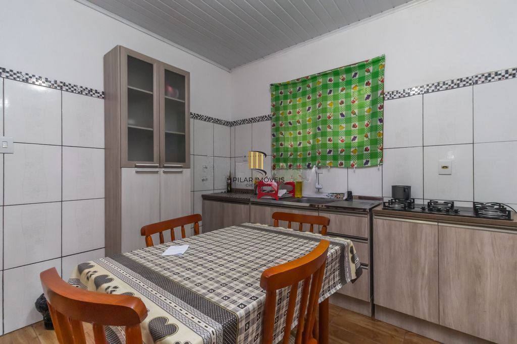 Casa de 6 dormitórios à venda Bairro Vila Nova - Porto Alegre