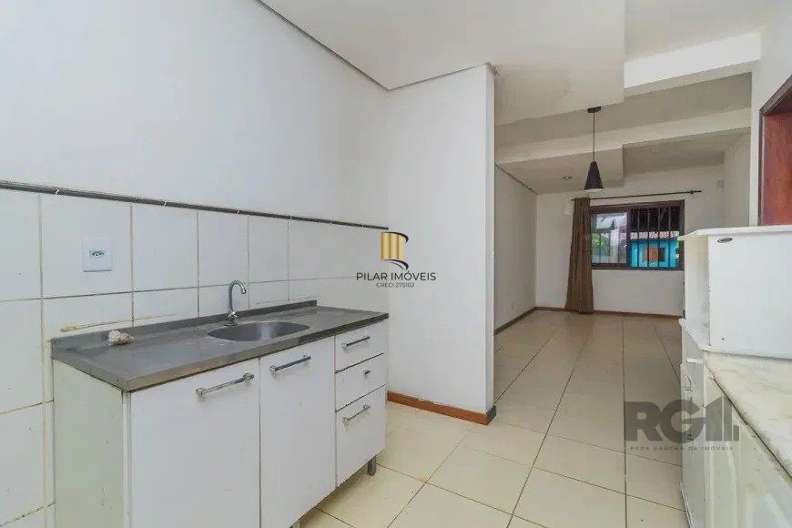 Casa 110m² - 3 dormitórios, 1 vaga no bairro Aberta dos Morros