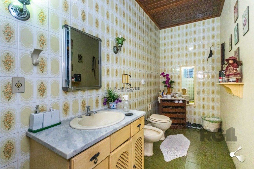Casa para Venda - 240m², 3 dormitórios, sendo 1 suites, 3 vagas - Cristal