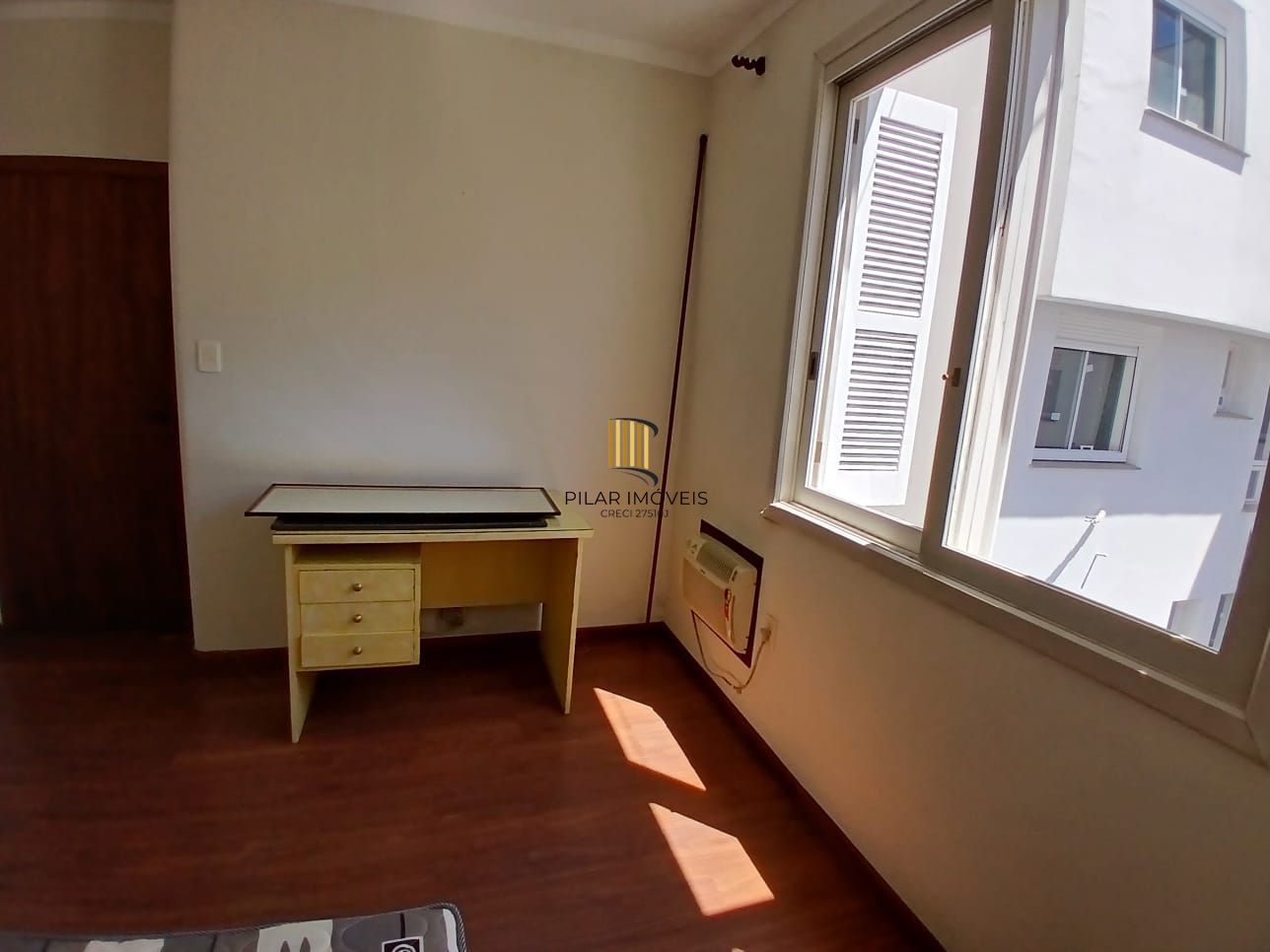 Apartamento de 02 dormitórios no bairro Independencia em Porto Alegre /RS.