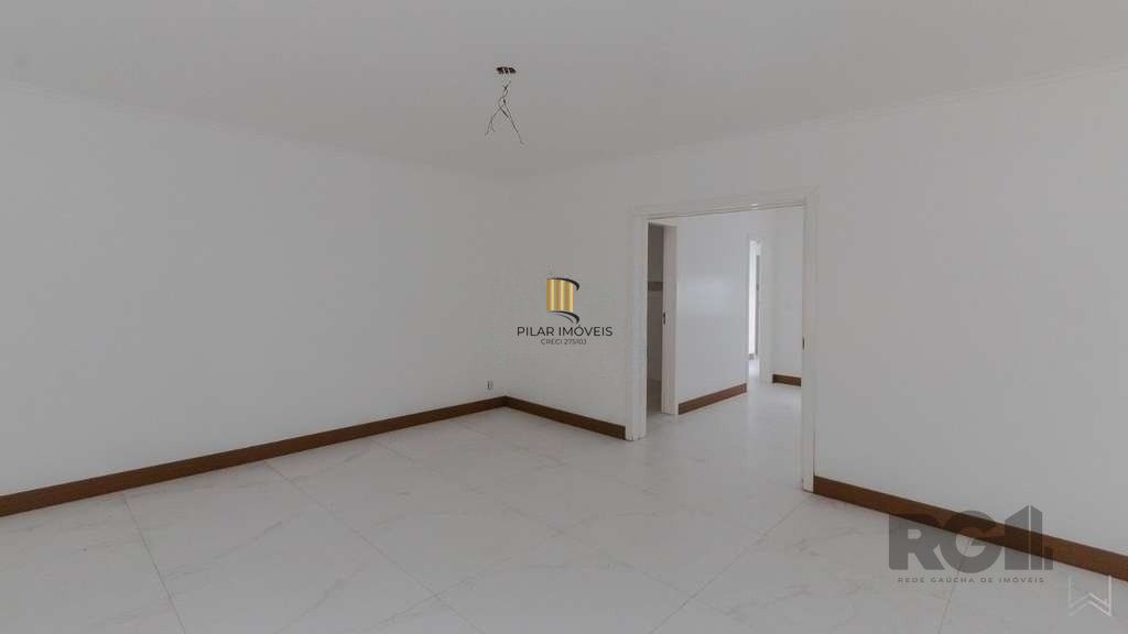 Casa 03 quartos, 02 vagas,próxima à Assis Brasil e Sertório.