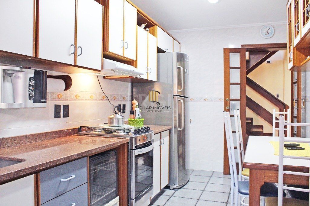 Casa para Venda - 300m², 4 dormitórios, sendo 1 suites, 4 vagas - Coronel Aparício Borges