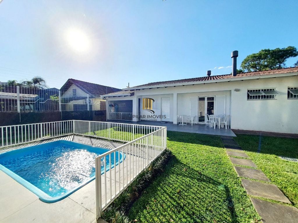 Casa de  3 dormsitorios no Bairro Camaquã - Porto Alegre