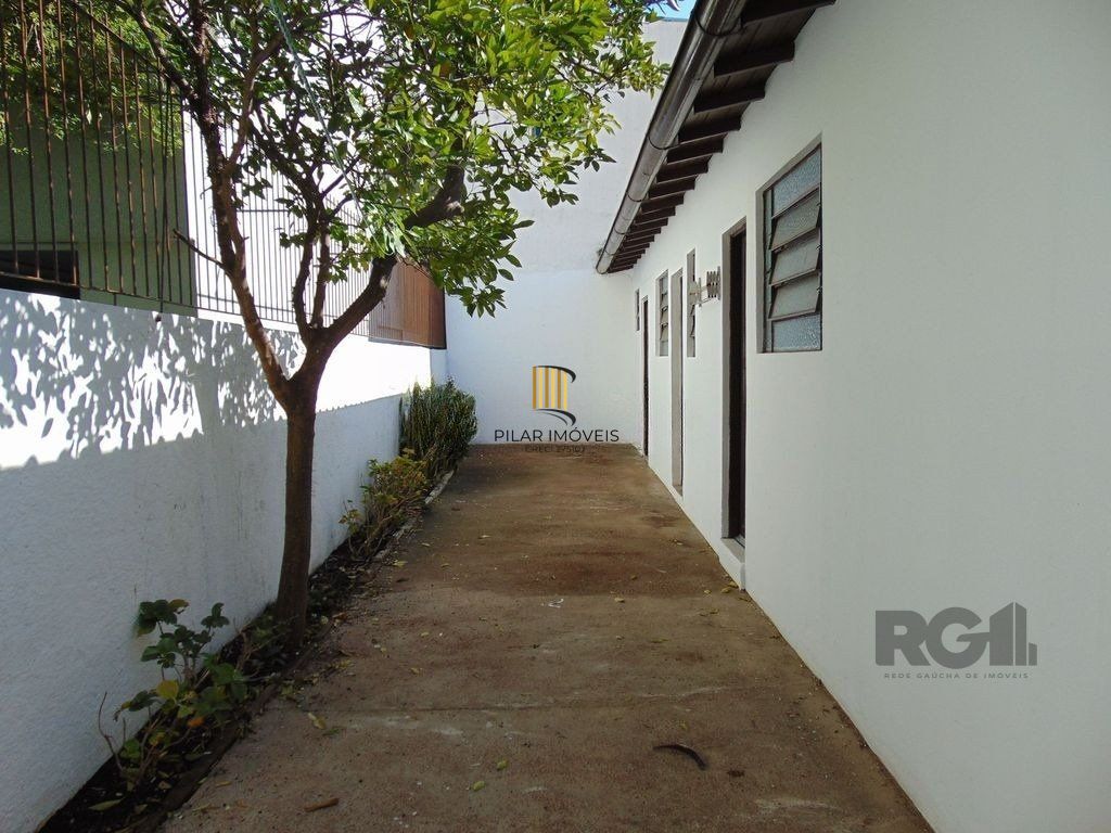 Casa 84m² - 2 dormitórios, 2 vagas no bairro Jardim Botânico