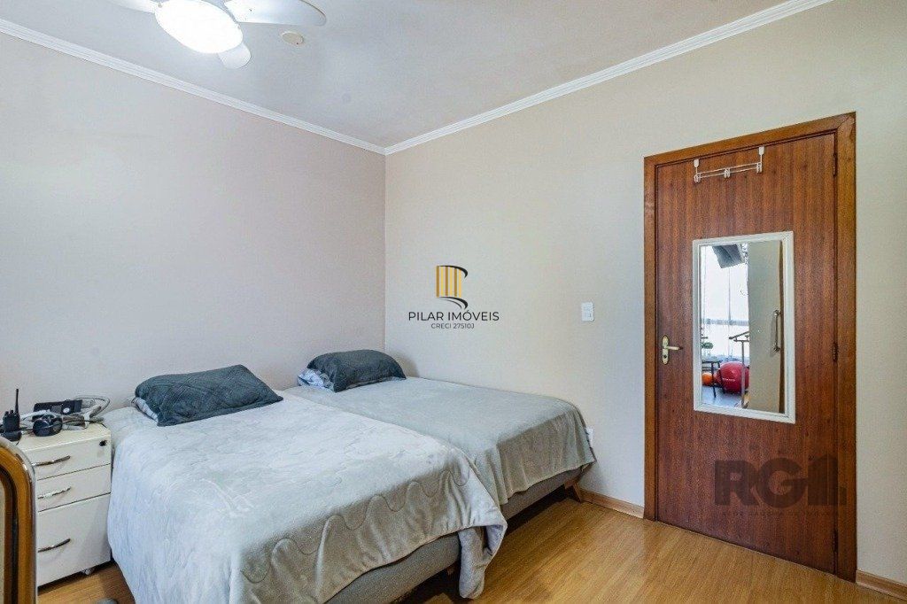 Casa de 3 dormitórios no bairro Cavalhada