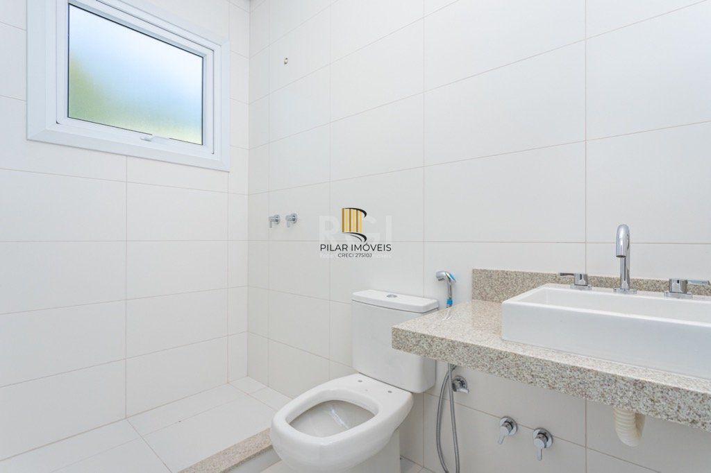 Casa Condominio para Venda - 450m², 3 dormitórios, sendo 3 suites, 3 vagas - Pedra Redonda