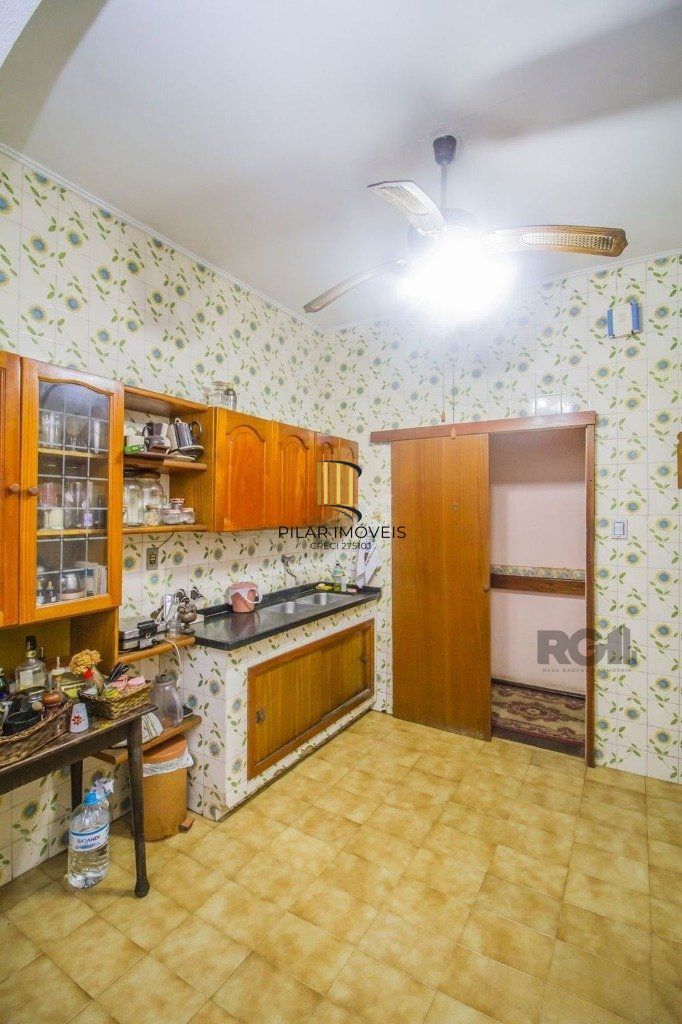 Casa de 4 dormitórios, bairro Santa Tereza