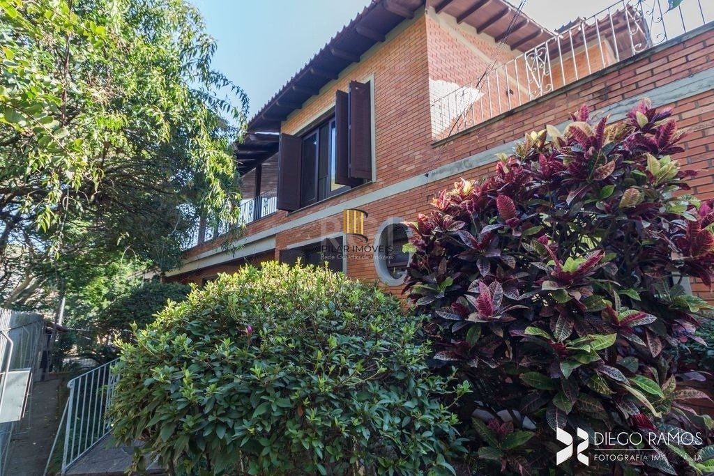 Lindo sobrado com 347m2 de área construída,  5 vagas, espaço de lazer com vista panorâmica. - Pilar Imóveis