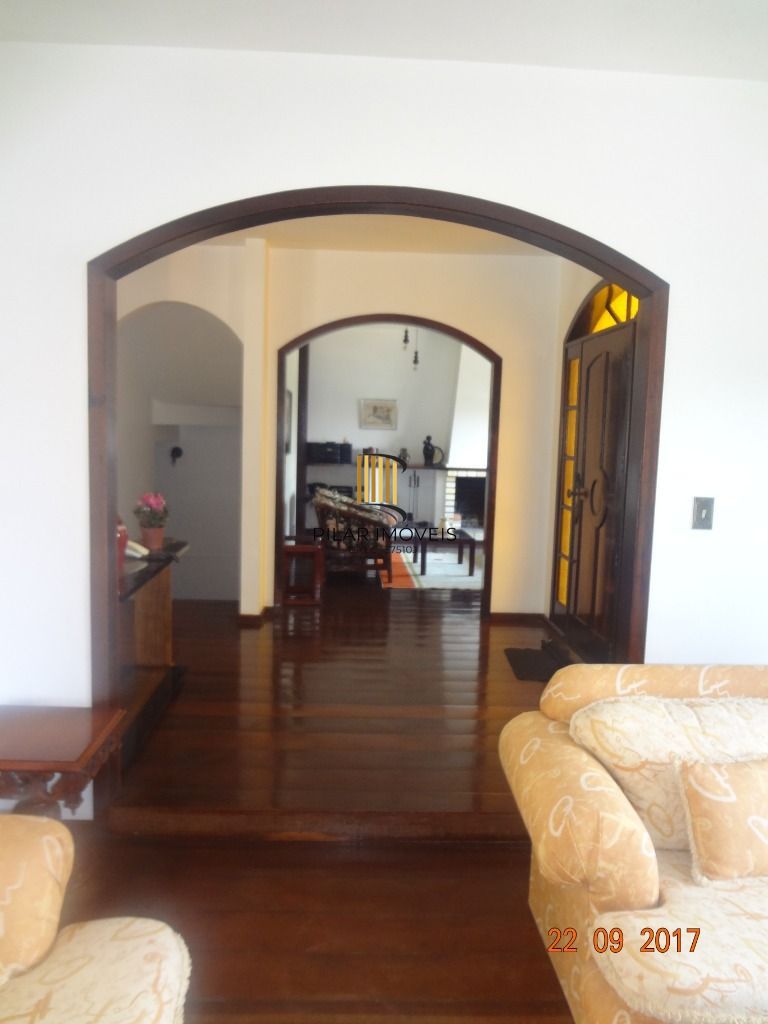 Casa para Venda - 365m², 4 dormitórios, sendo 2 suites, 6 vagas - Nonoai