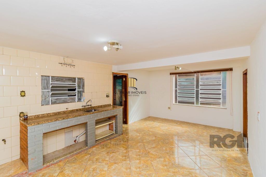 Casa de 4 dormitórios no bairro Espírito Santo