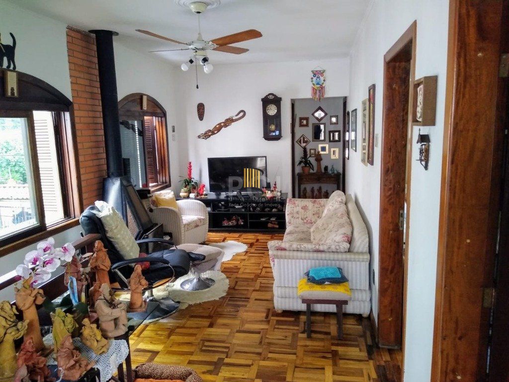 Casa para Venda - 240m², 3 dormitórios, 3 vagas - Teresópolis