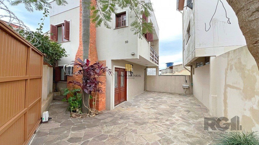 Casa 3 dormitórios no bairro Santa Tereza