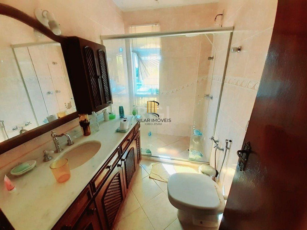 Casa para Venda - 260m², 4 dormitórios, sendo 1 suites, 4 vagas - Nonoai