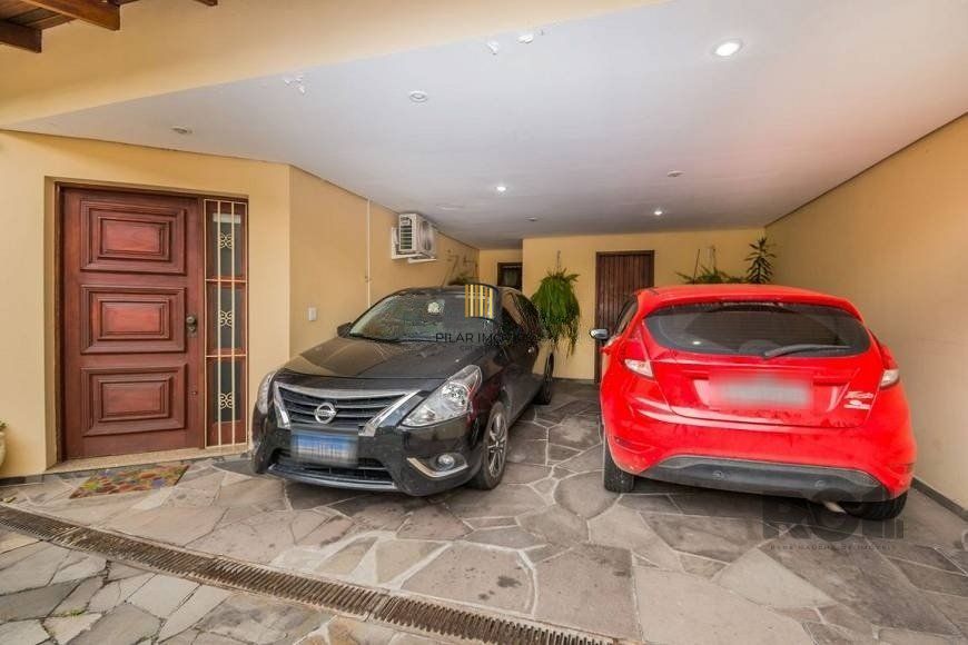 Casa 279m² - 4 dormitórios, 3 vagas no bairro Santa Tereza