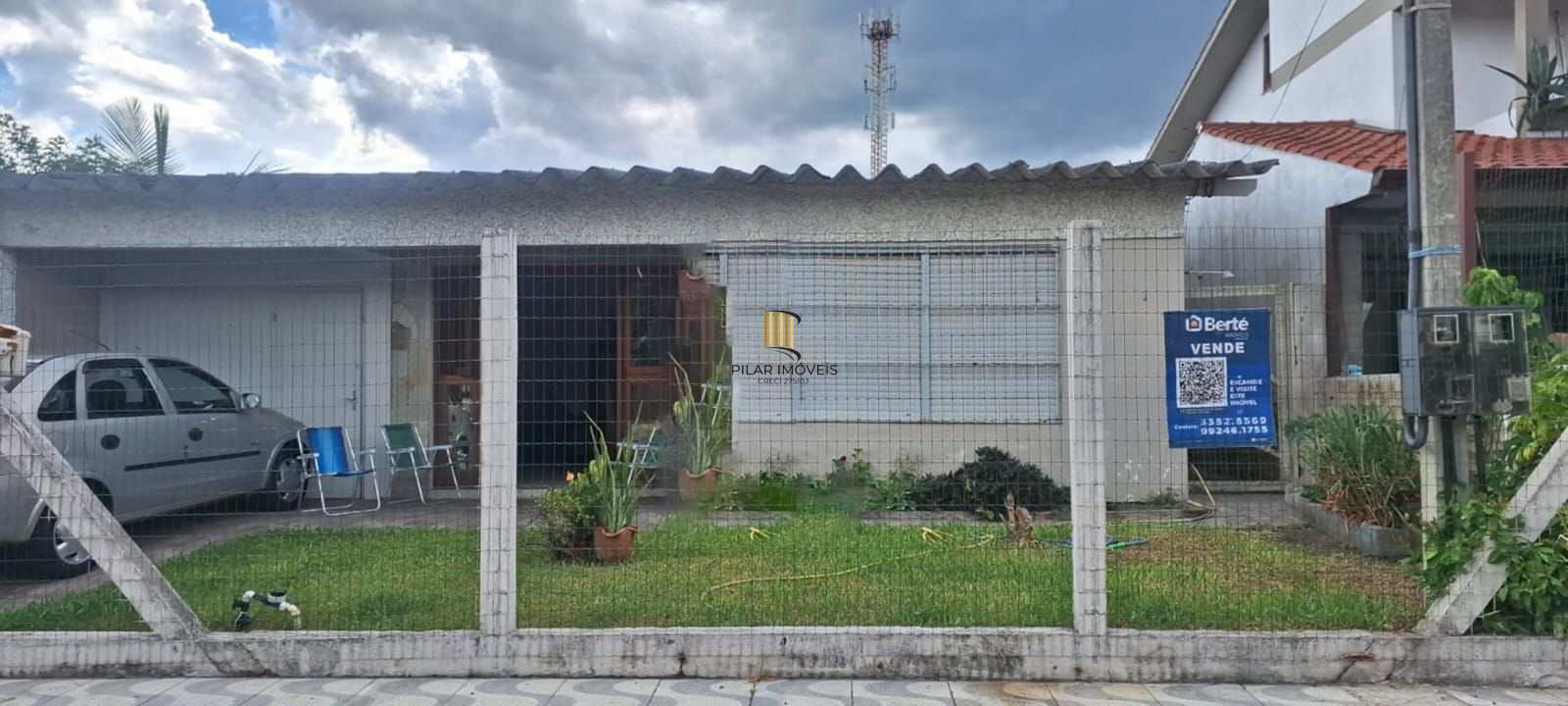 Casa no centro de Tramandaí com 3 dorm, 2 banh + edícula completa, garagem 2 carros com churrasqueira, próxima à Av. Fernandes Bastos.
