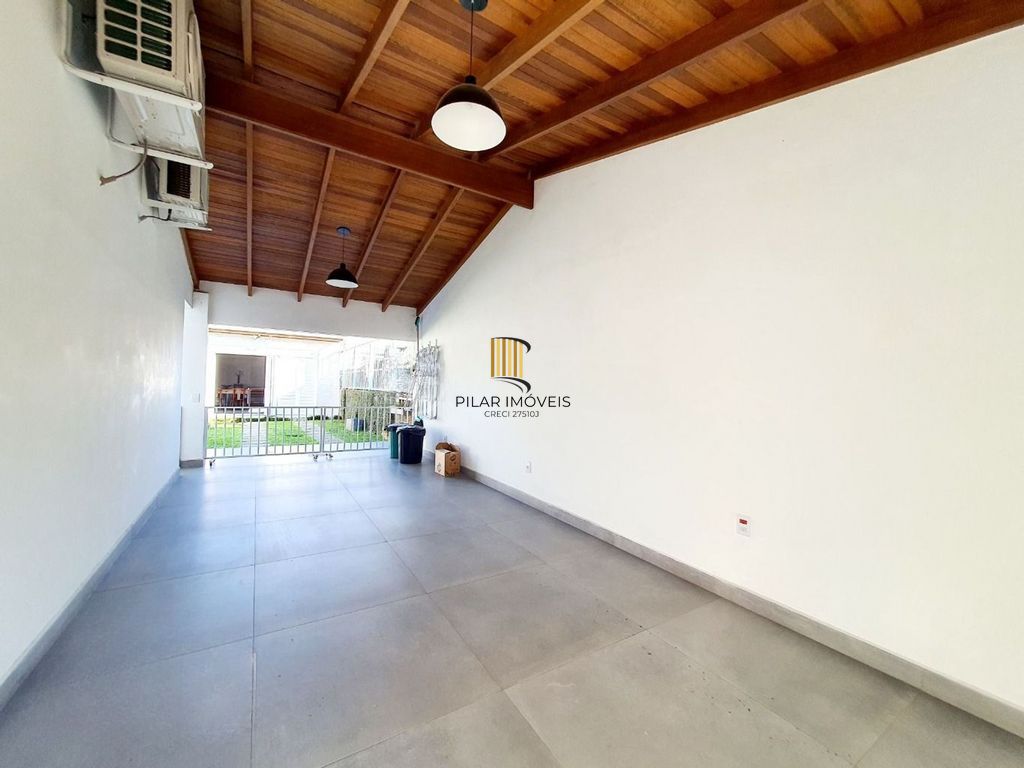 Casa de  3 dormsitorios no Bairro Camaquã - Porto Alegre