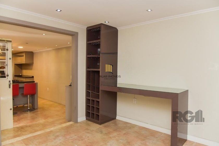 Casa de 197m² - 5 dormitórios, 3 vagas no bairro Rubem Berta