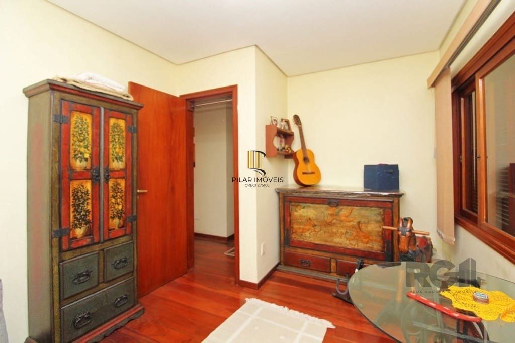 Casa de 275m² - 3 dormitórios e 3 vagas no bairro Coronel Aparício Borges