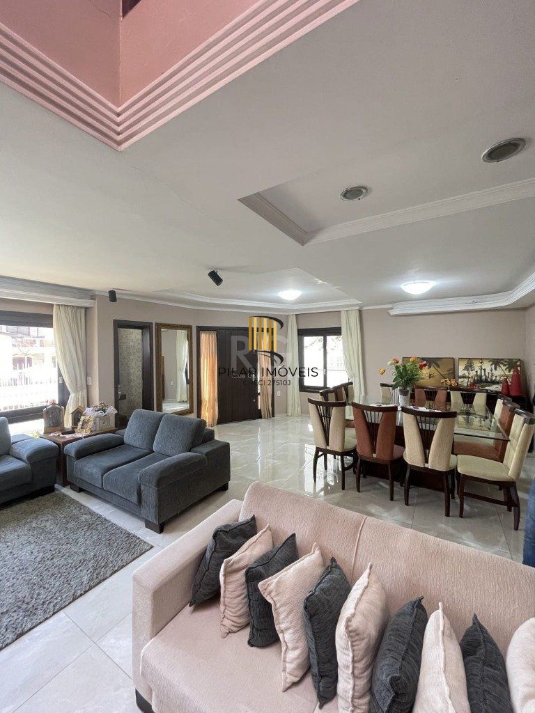 Casa para Venda - 240m², 4 dormitórios, sendo 2 suites, 3 vagas - Centro