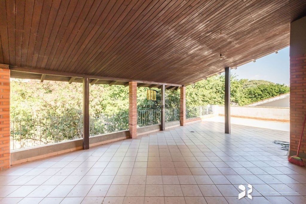 Lindo sobrado com 347m2 de área construída,  5 vagas, espaço de lazer com vista panorâmica.