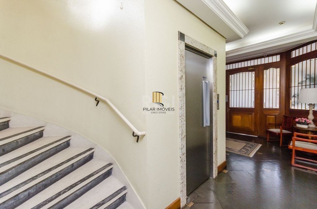 Apartamento 100m² no bairro Farroupilha - semi mobiliado, 3 dormitórios, 1 suíte e 1 vaga