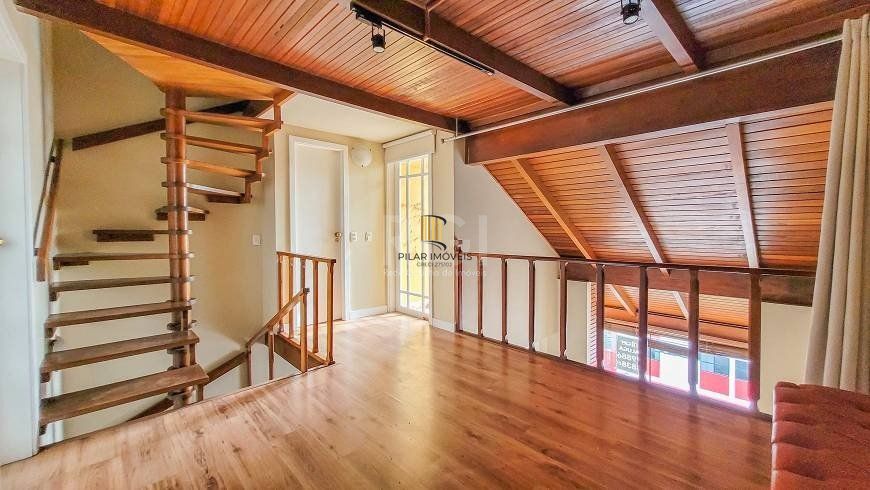 Apartamento 94m² - semi mobiliado, 2 dormitórios, 1 suíte, terraço e 2 vagas de garagem no Moinhos de Vento