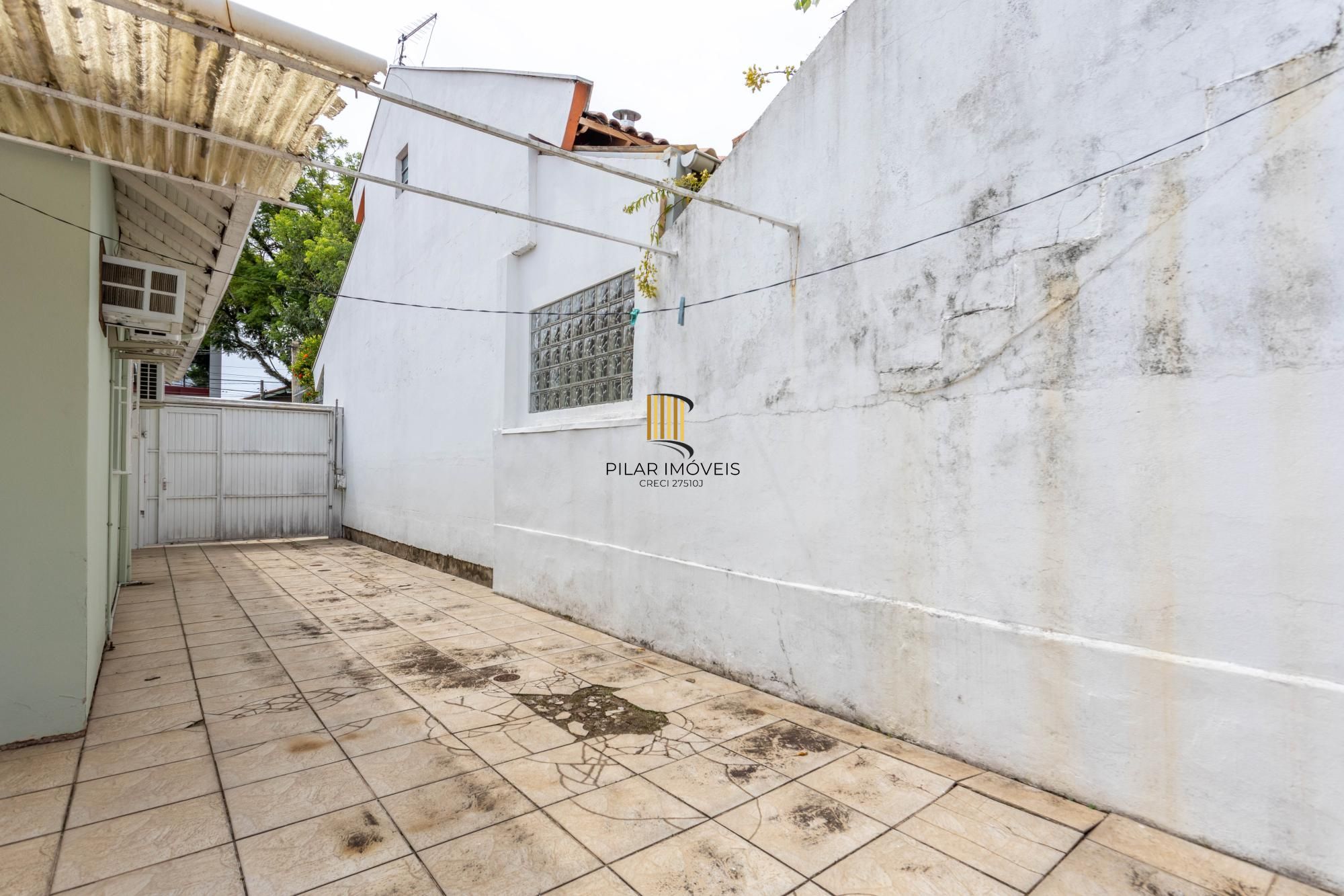 Casa 75m² com 3 dormitórios, 2 vagas no bairro Sarandi