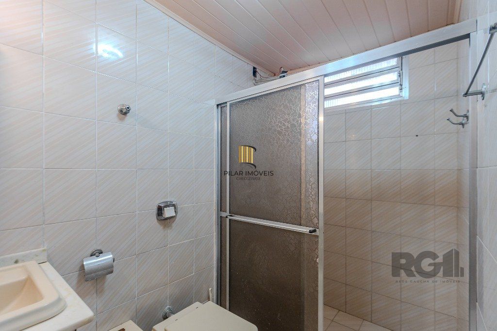 Prédio de 328m² - 4 dormitórios, 2 vagas no bairro Chácara das Pedras